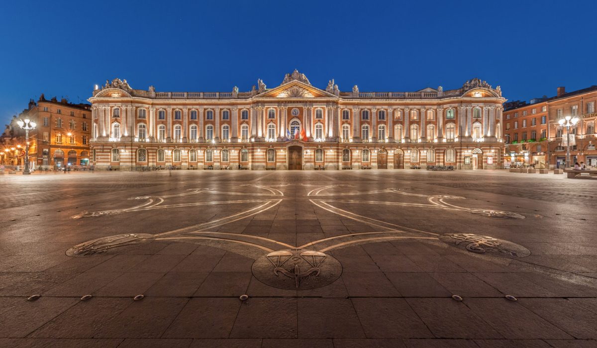 Capitole of Toulouse, and the square of the same name with the Occitan cross designed by Raymond Moretti on the ground.